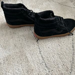 Black vans with fuzzy inside men or women